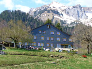 Frontkarunahaus