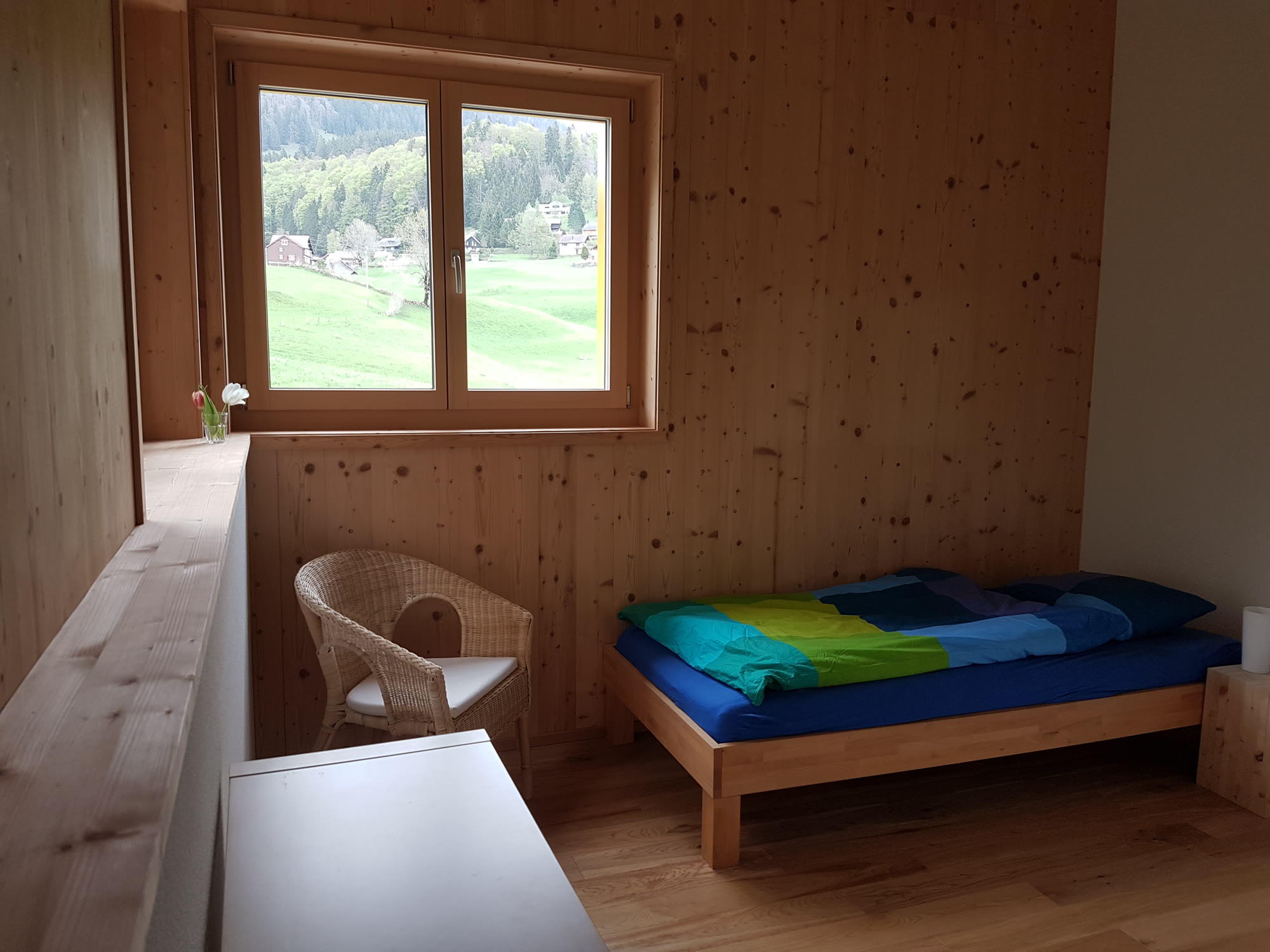 Gästezimmer mit Bergblick im Karunahaus